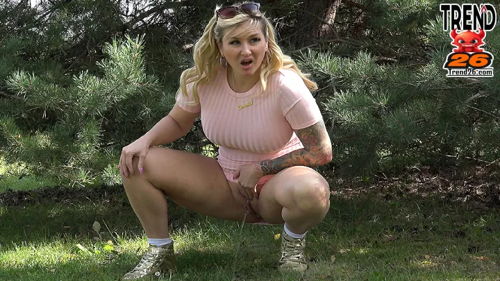 Blonde UK Milf Pissing Outdoors ft. Paige Turnah German Amateur